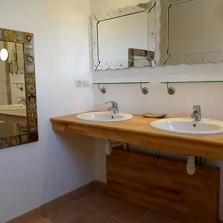 Cosy With Pool Montbrun-des-Corbières